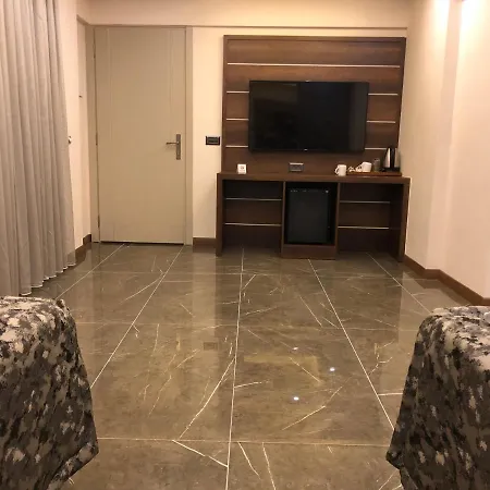 Venus 4*